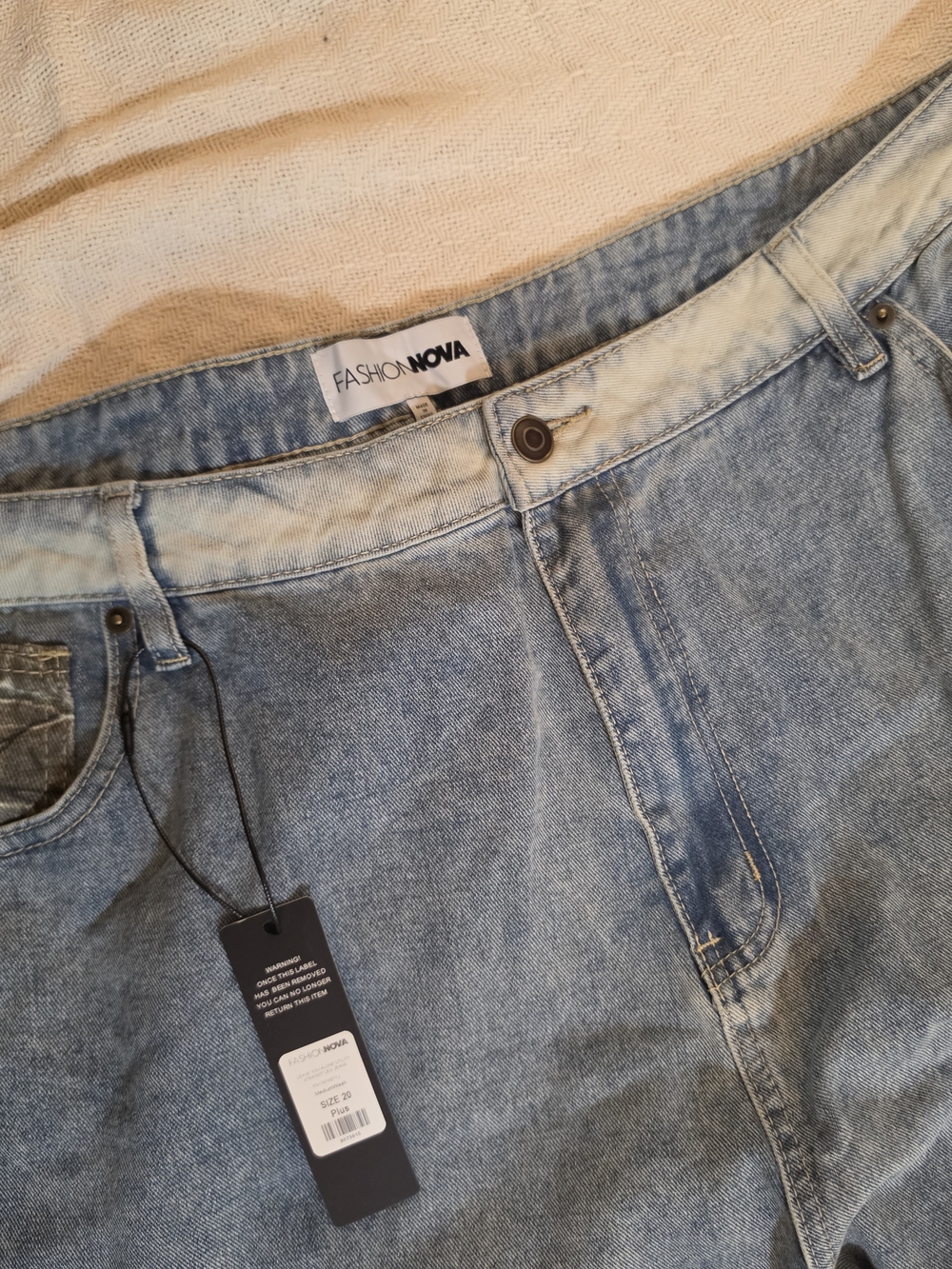 Fashion Nova Womans's Light Blue Straight Leg Jeans - Picture 2 of 3